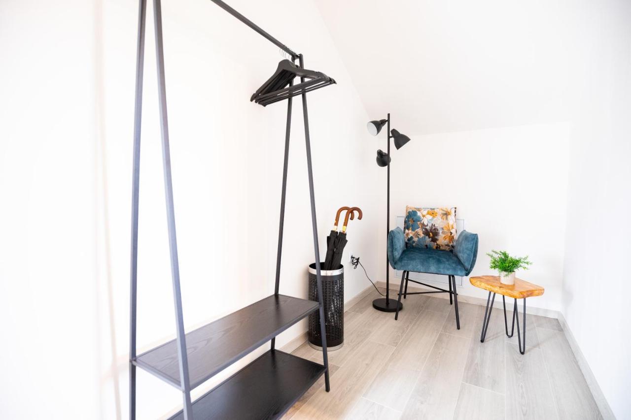 Design-Ferienwohnung In Kelberg Am Nuerburgring: Platz Fuer 6, Kueche, Wifi, Netflix Exterior foto